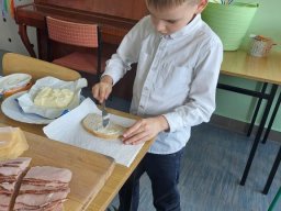 b_1024_768_0_00_images_2022_2023_Swietlica_Kanapki_342861966_960276848732439_6684748752746444827_n